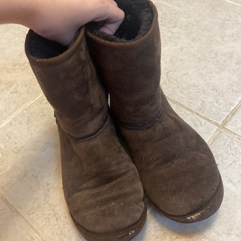 brown ugg boots
